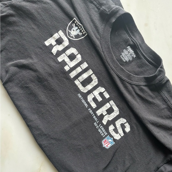 Reebok Black Short Sleeve Tee for Effortless Style - Picture 1 of 5